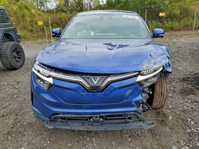 Salvage 2024 Vinfast Vf 8 Plus in Blue