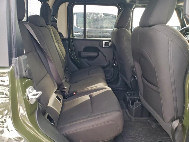 Salvage 2022 Jeep Gladiator Sport in Зеленый