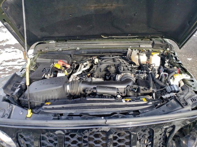 Salvage 2022 Jeep Gladiator Sport in Зеленый