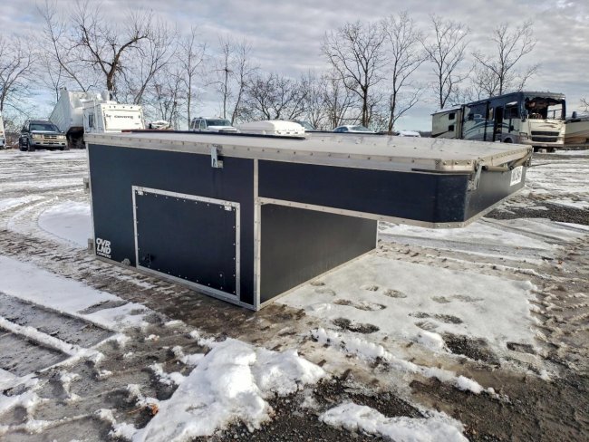 Salvage 2022 Ovrlnd Campers  in Черный