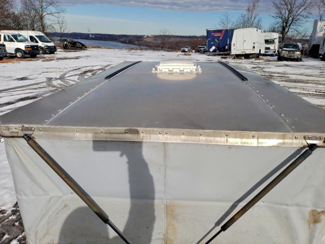 Salvage 2022 Ovrlnd Campers  in Черный