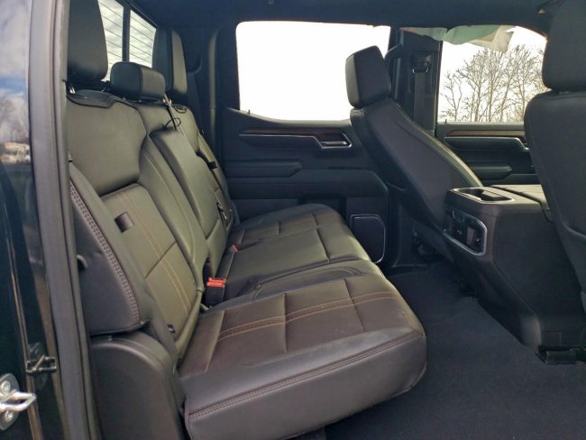 Salvage 2023 Chevrolet Silverado High Country in Черный