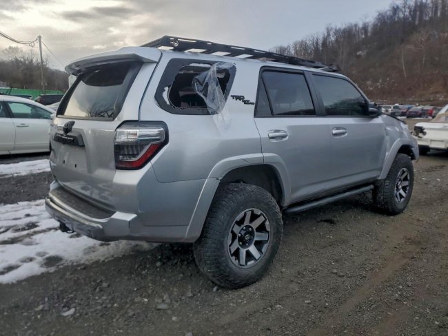 Salvage 2022 Toyota 4runner Trd Off Road in Серый