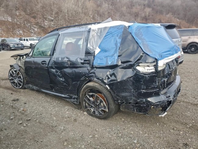 Salvage 2026 Bmw X7 M60i in Black