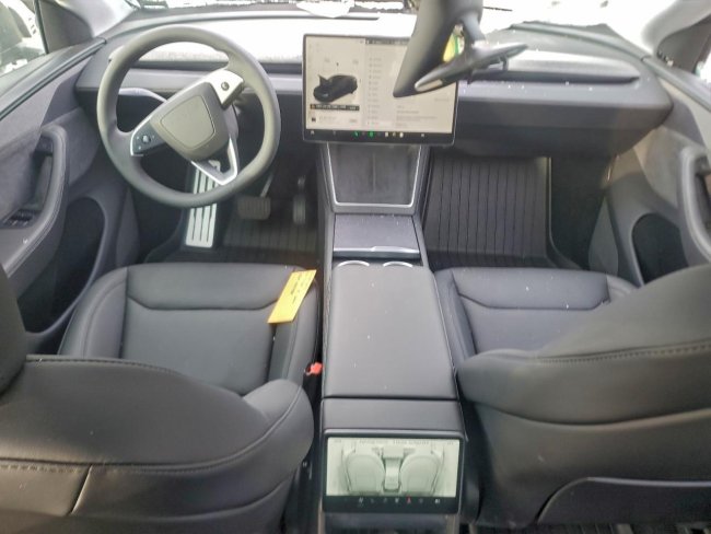 Salvage 2026 Tesla Model Y  in Черный