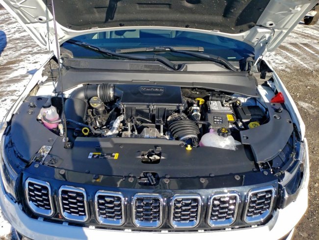 Salvage 2025 Jeep Compass Limited in White