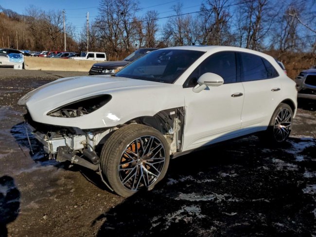 Salvage 2023 Porsche Macan  in Белый