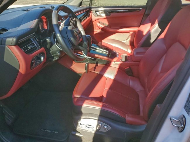 Salvage 2023 Porsche Macan  in Белый