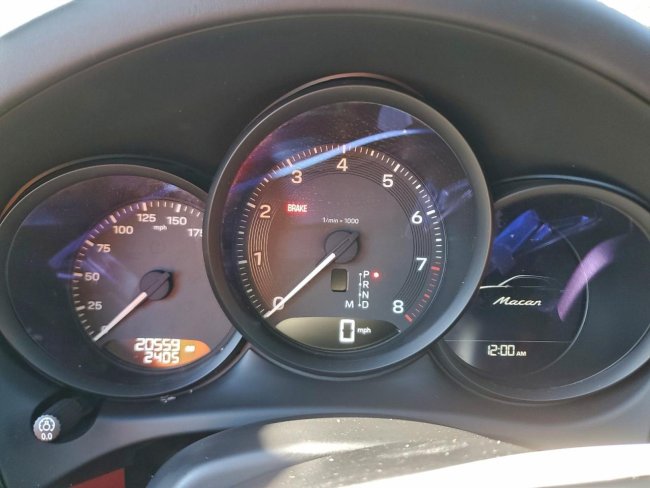 Salvage 2023 Porsche Macan  in Белый