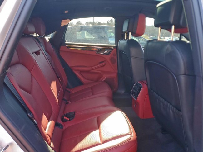 Salvage 2023 Porsche Macan  in Белый