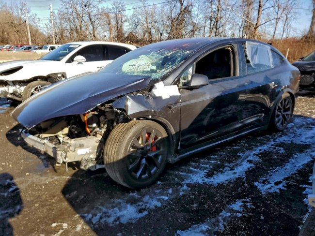 Salvage 2024 Tesla Model X Plaid in Черный