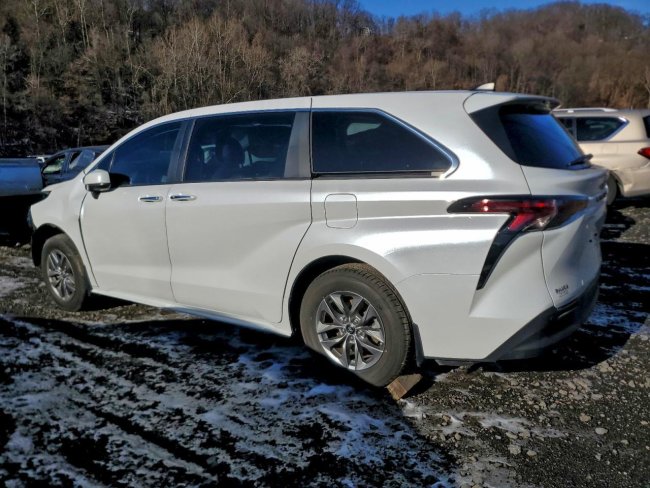 Salvage 2024 Toyota Sienna Xle in White