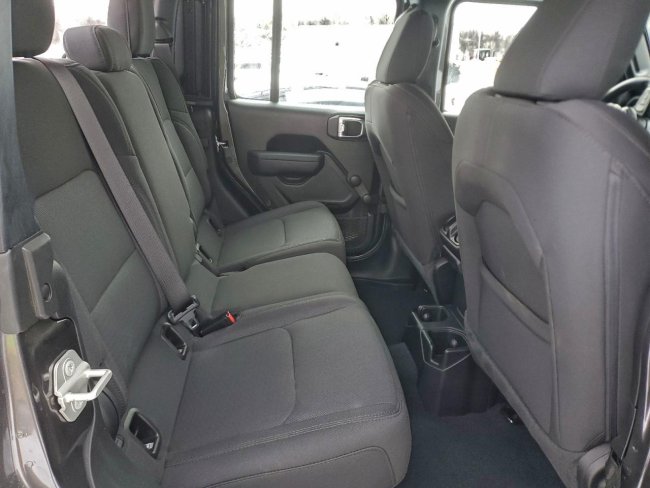 Salvage 2023 Jeep Gladiator  in Черный