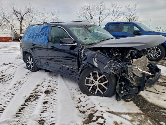Salvage 2024 Jeep Grand Cherokee Limited in Черный