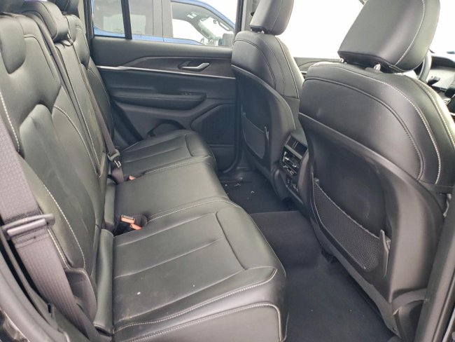 Salvage 2024 Jeep Grand Cherokee Limited in Черный