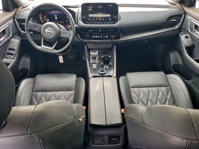 Salvage 2023 Nissan Rogue Platinum in Gray