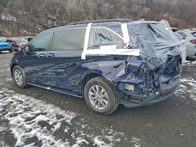 Salvage 2022 Toyota Sienna Xle in Blue