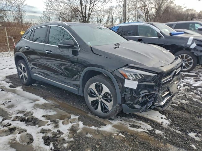 Salvage 2025 Mercedes-benz Gla 250  in Black
