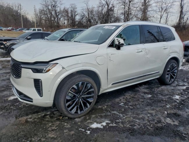 Salvage 2025 Volvo Xc90  in White