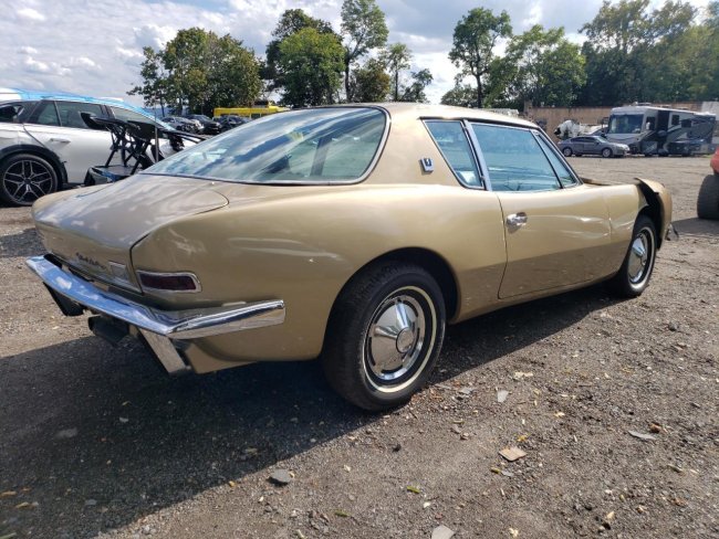 Salvage 1963 Studebaker Avanti  in Коричневый