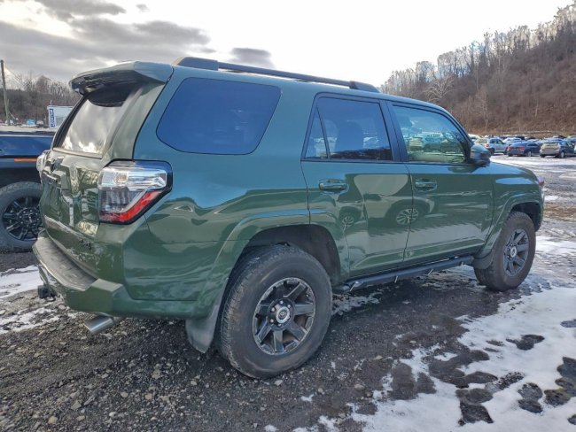 Salvage 2021 Toyota 4runner  in Зеленый
