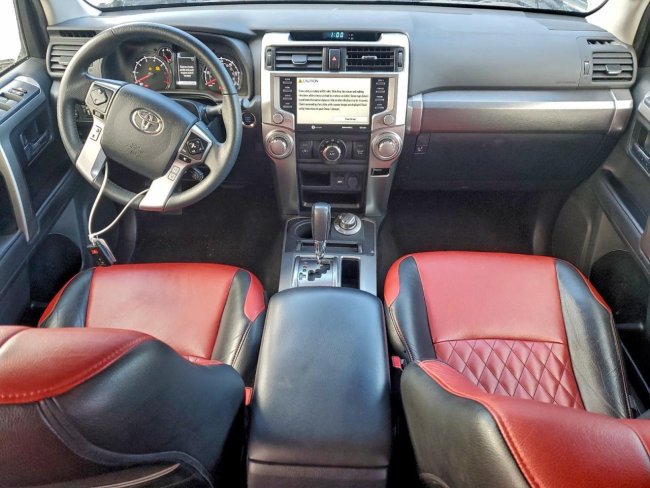 Salvage 2021 Toyota 4runner  in Зеленый