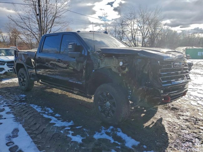 Salvage 2025 Gmc Sierra At4 in Черный