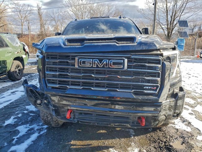 Salvage 2025 Gmc Sierra At4 in Черный