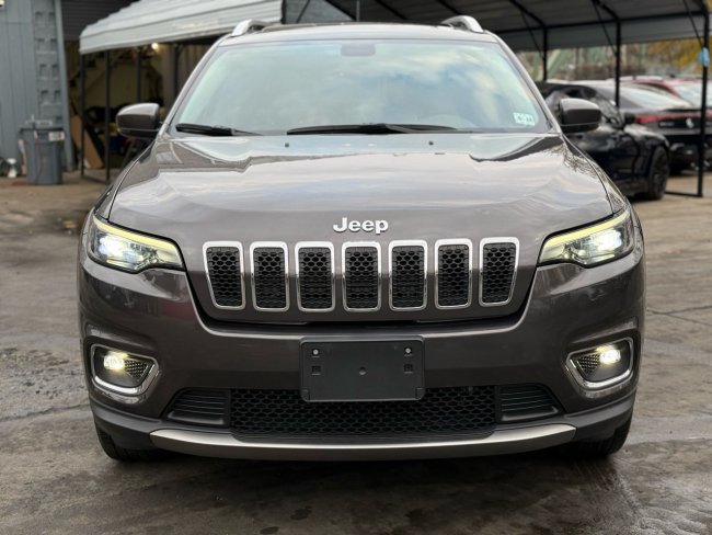 Salvage 2019 Jeep Cherokee Limited in Gray