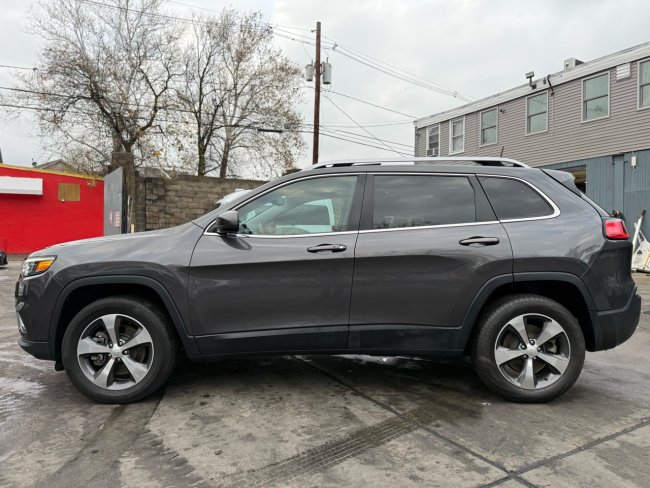 Salvage 2019 Jeep Cherokee Limited in Gray