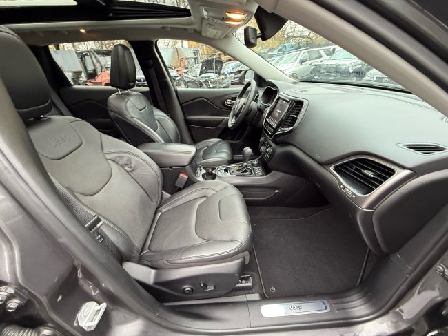 Salvage 2019 Jeep Cherokee Limited in Gray