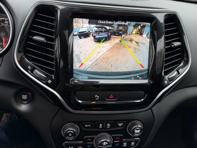 Salvage 2019 Jeep Cherokee Limited in Gray