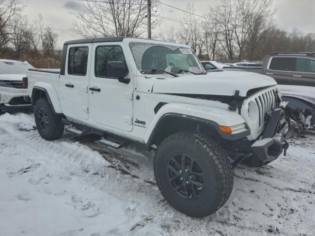 Salvage 2022 Jeep Gladiator Sport in White