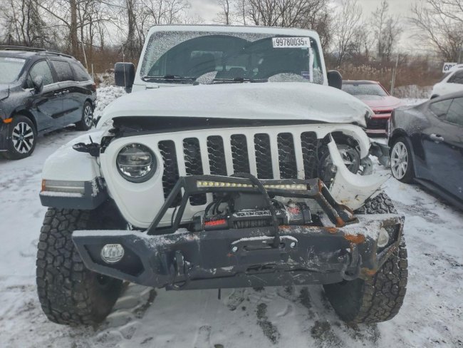 Salvage 2022 Jeep Gladiator Sport in White