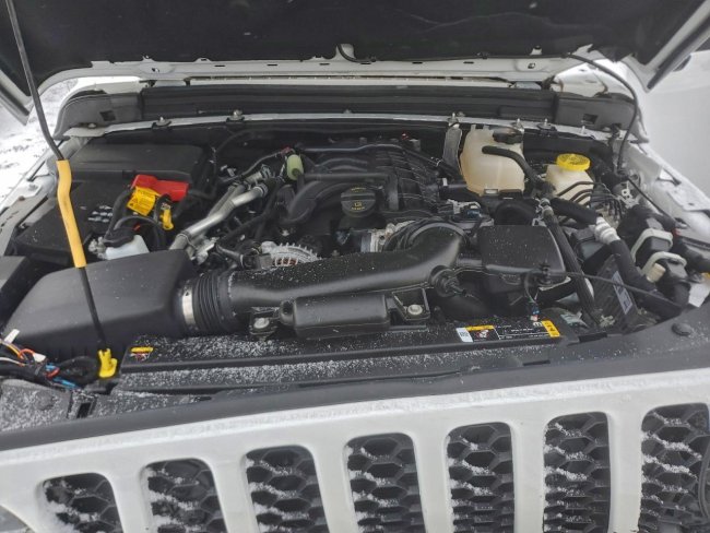 Salvage 2022 Jeep Gladiator Sport in White