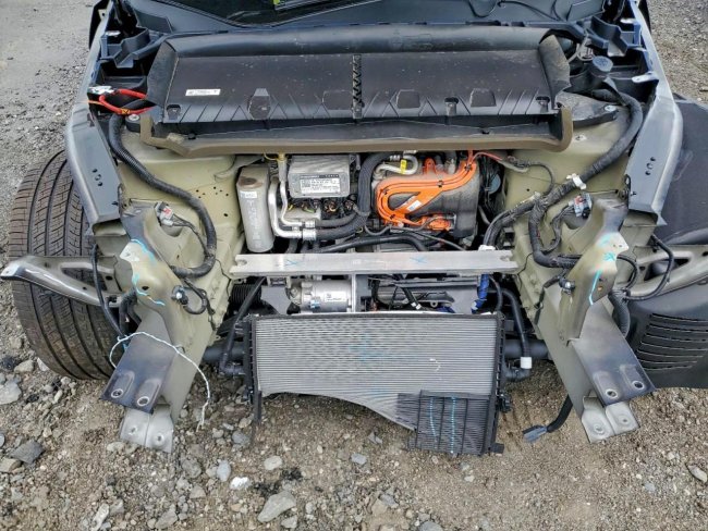 Salvage 2025 Tesla Model Y  in Black