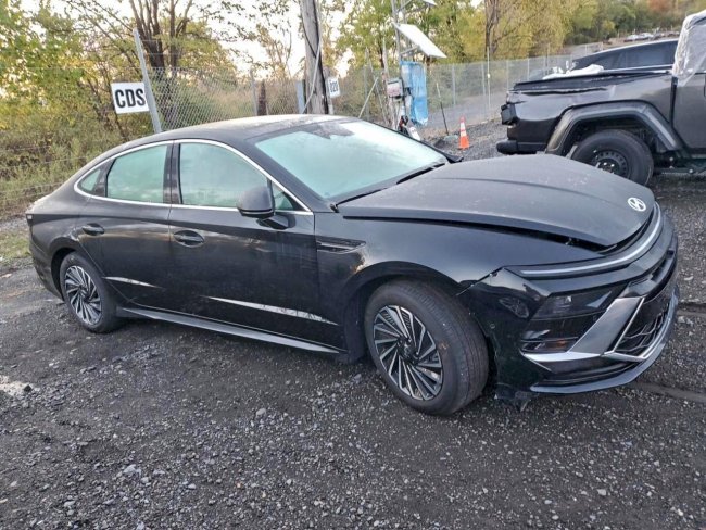 Salvage 2025 Hyundai Sonata Hybrid in Black