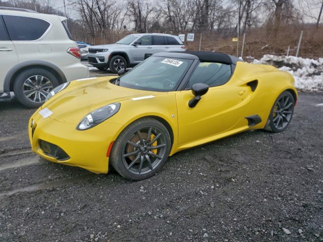 Salvage 2015 Alfa Romeo 4c Spider in Yellow