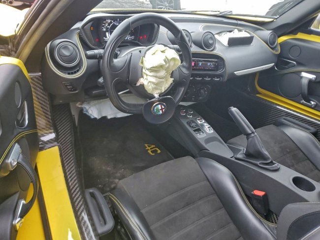 Salvage 2015 Alfa Romeo 4c Spider in Yellow