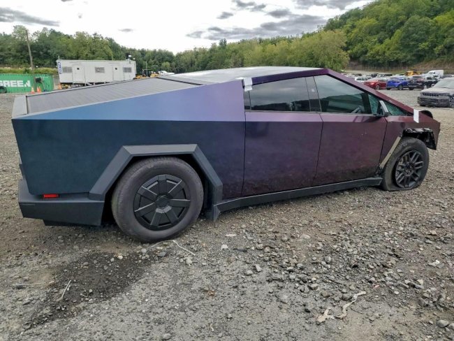 Salvage 2024 Tesla Cybertruck  in Gray