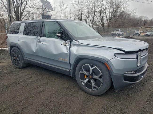 Salvage 2023 Rivian R1s Adventure in Silver
