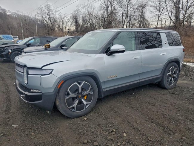 Salvage 2023 Rivian R1s Adventure in Silver