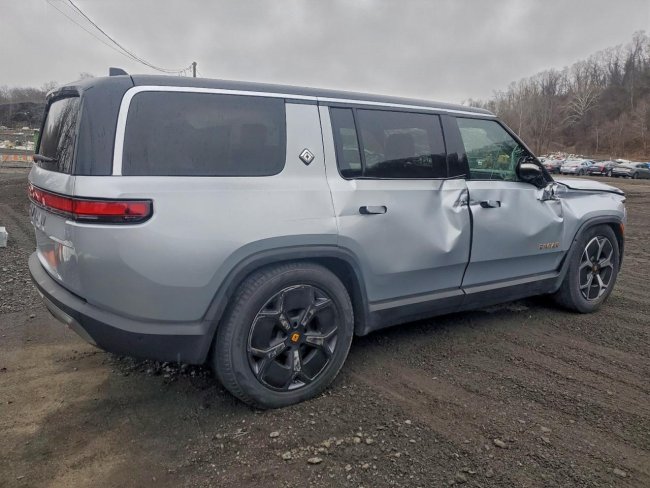 Salvage 2023 Rivian R1s Adventure in Silver