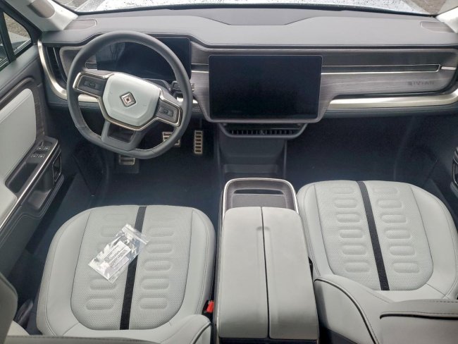 Salvage 2023 Rivian R1s Adventure in Silver