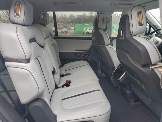 Salvage 2023 Rivian R1s Adventure in Silver