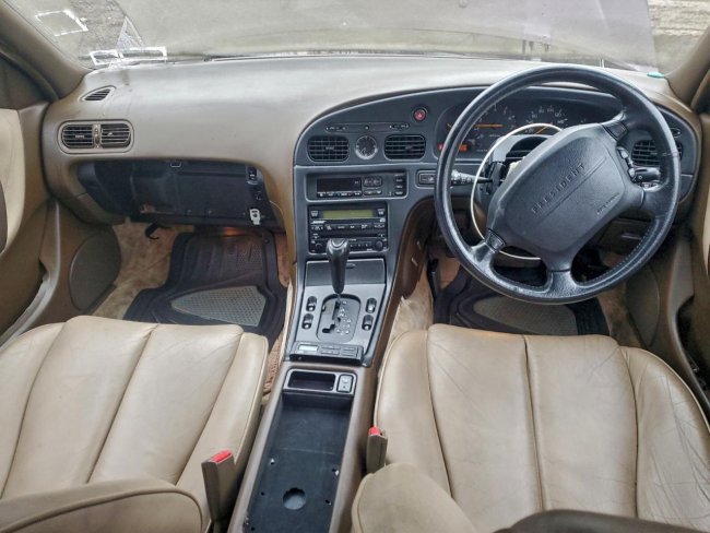 Salvage 1992 Nissan Presidente  in Burgundy