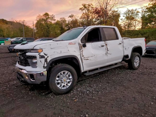 Salvage 2025 Chevrolet Silverado  in White