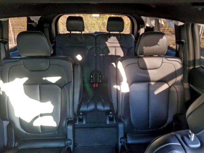 Salvage 2024 Jeep Grand Cherokee L Limited in Black