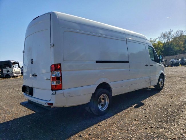 Salvage 2022 Greenpower Motors Evc210  in White