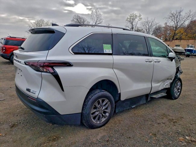 Salvage 2023 Toyota Sienna Braunability in White